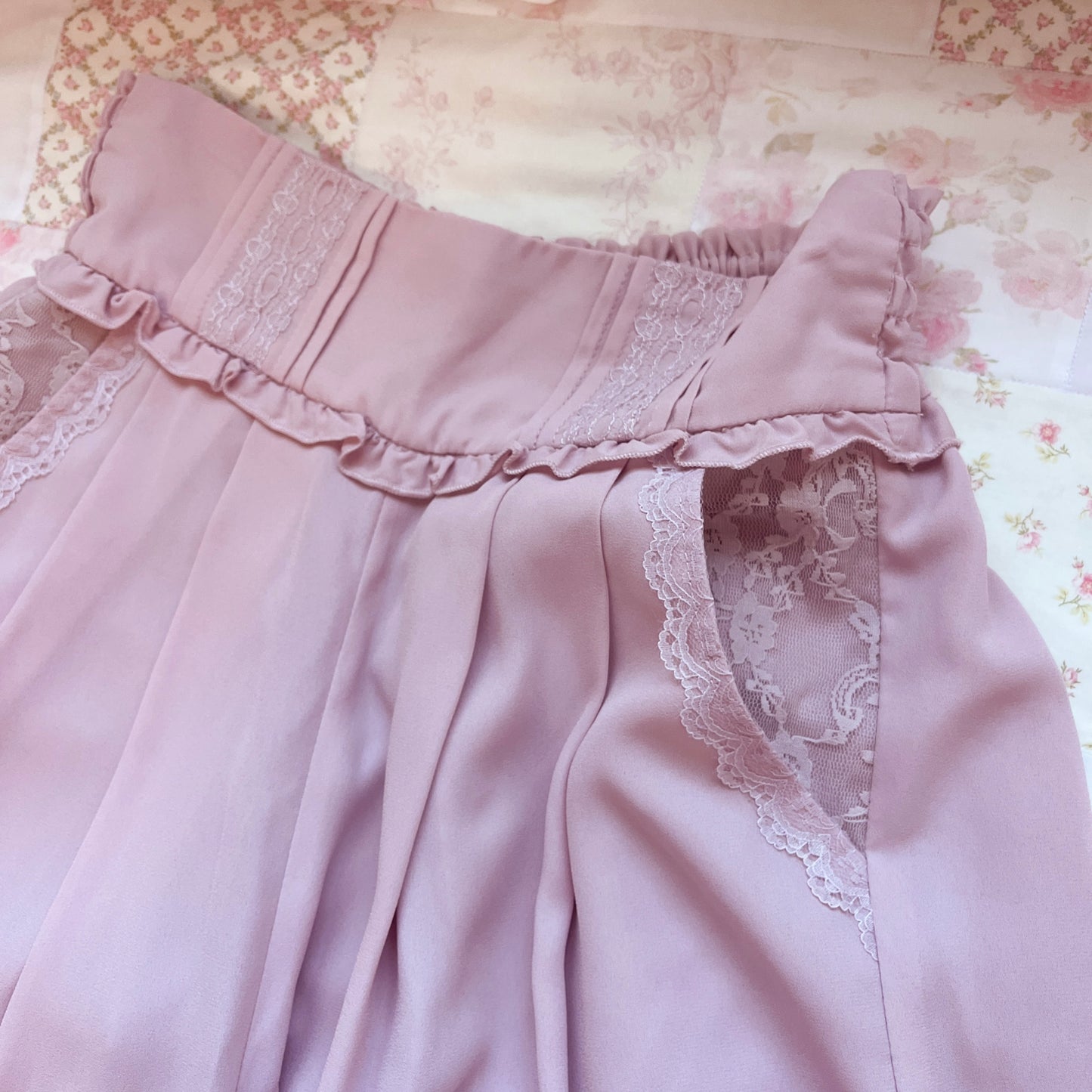 axes femme pink tiered gauchos