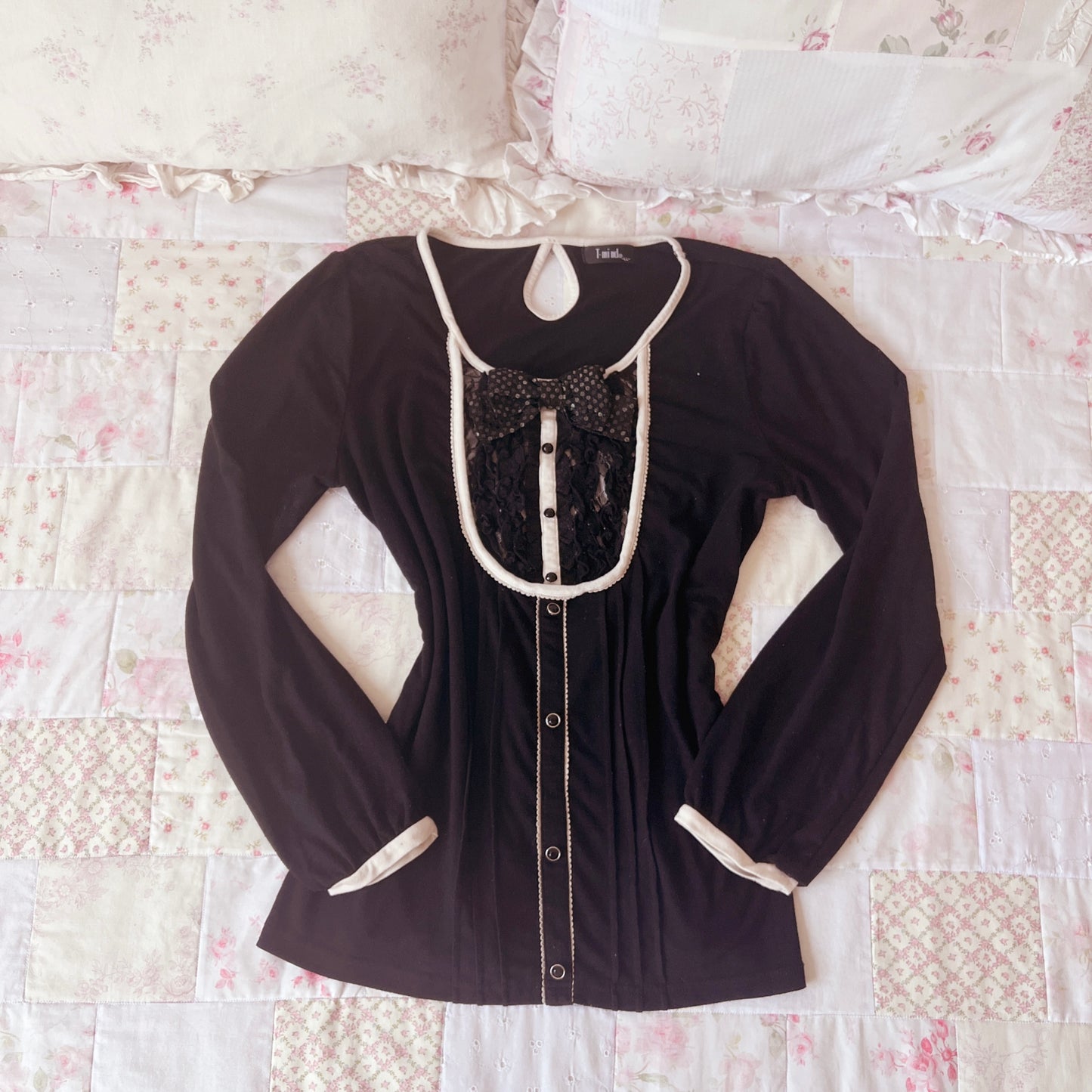 soft black ribbon accent shoujo top (LL)