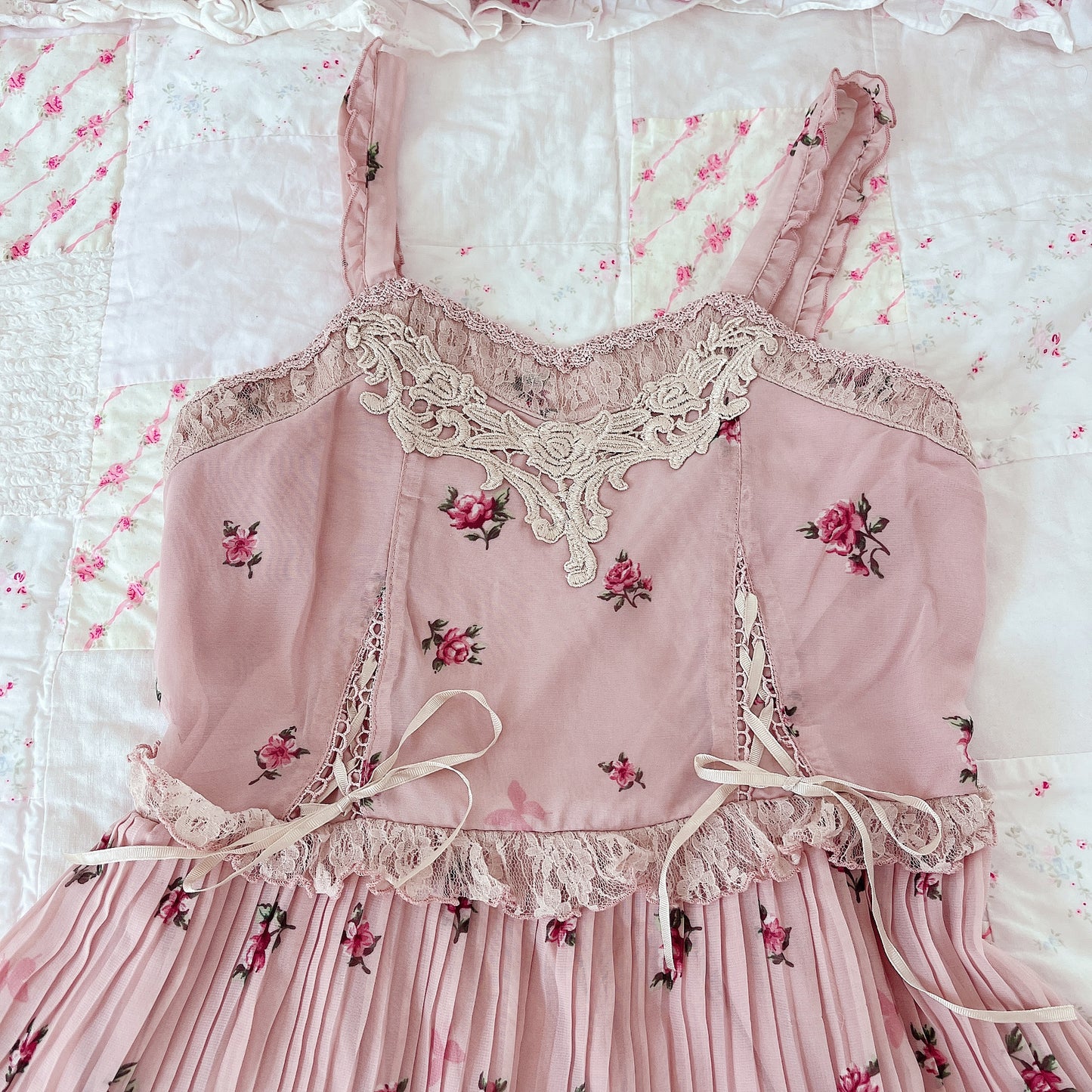 axes femme mauve floral dress