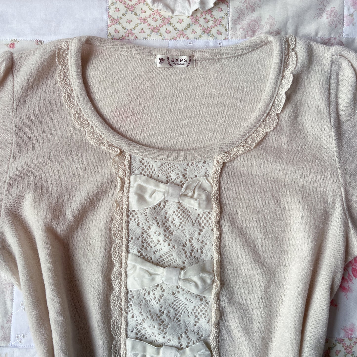 beige one-tone ribbon top