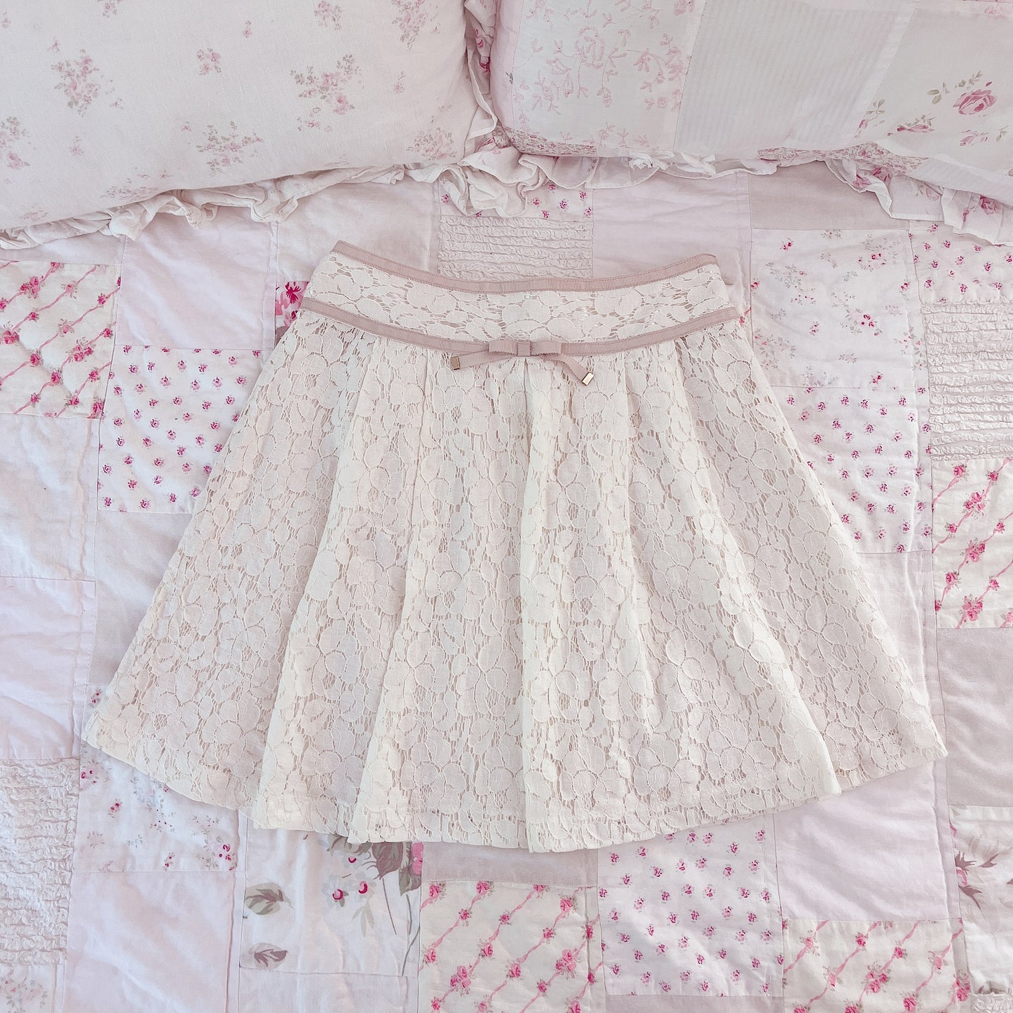 off-white lace pleated skirt