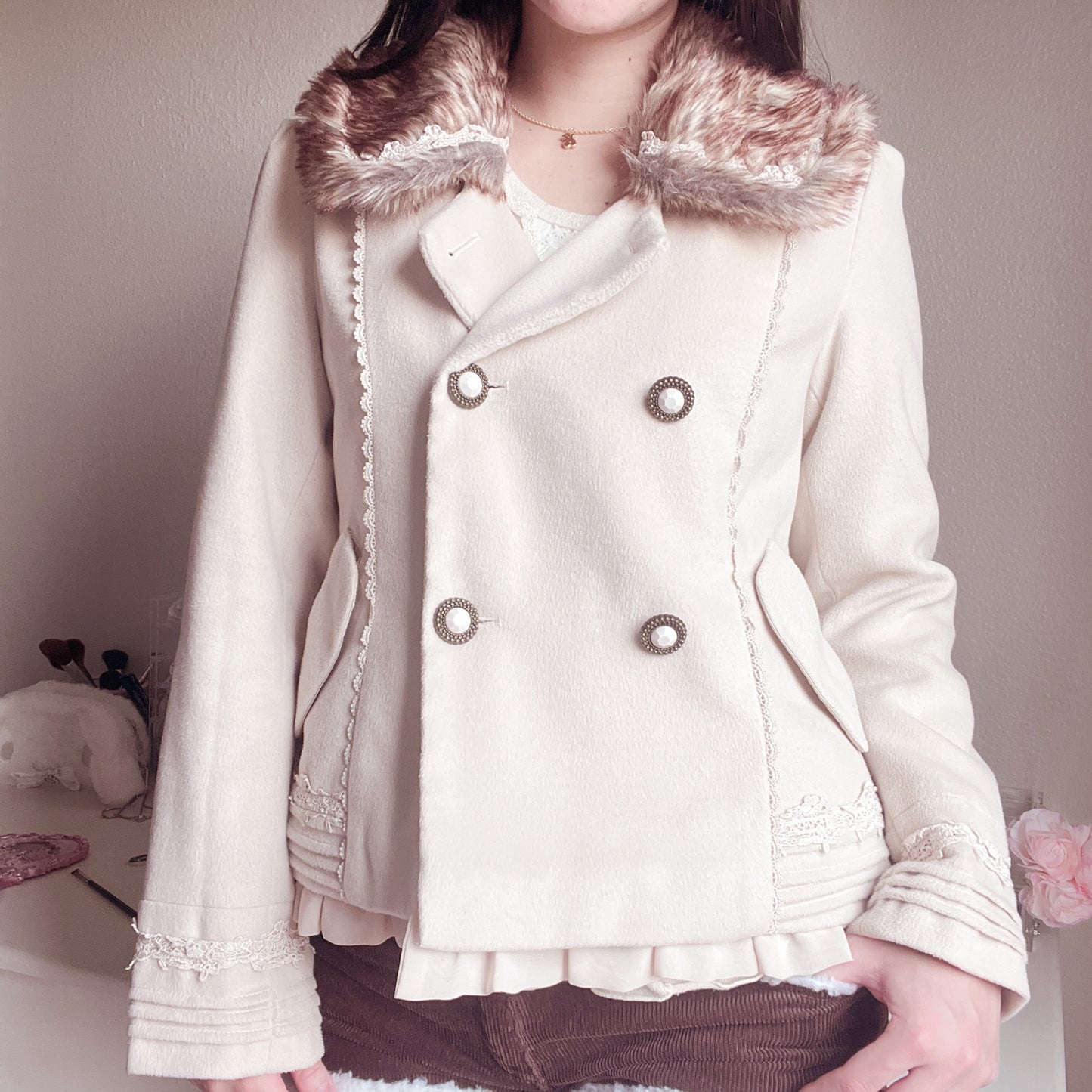 axes femme beige short coat