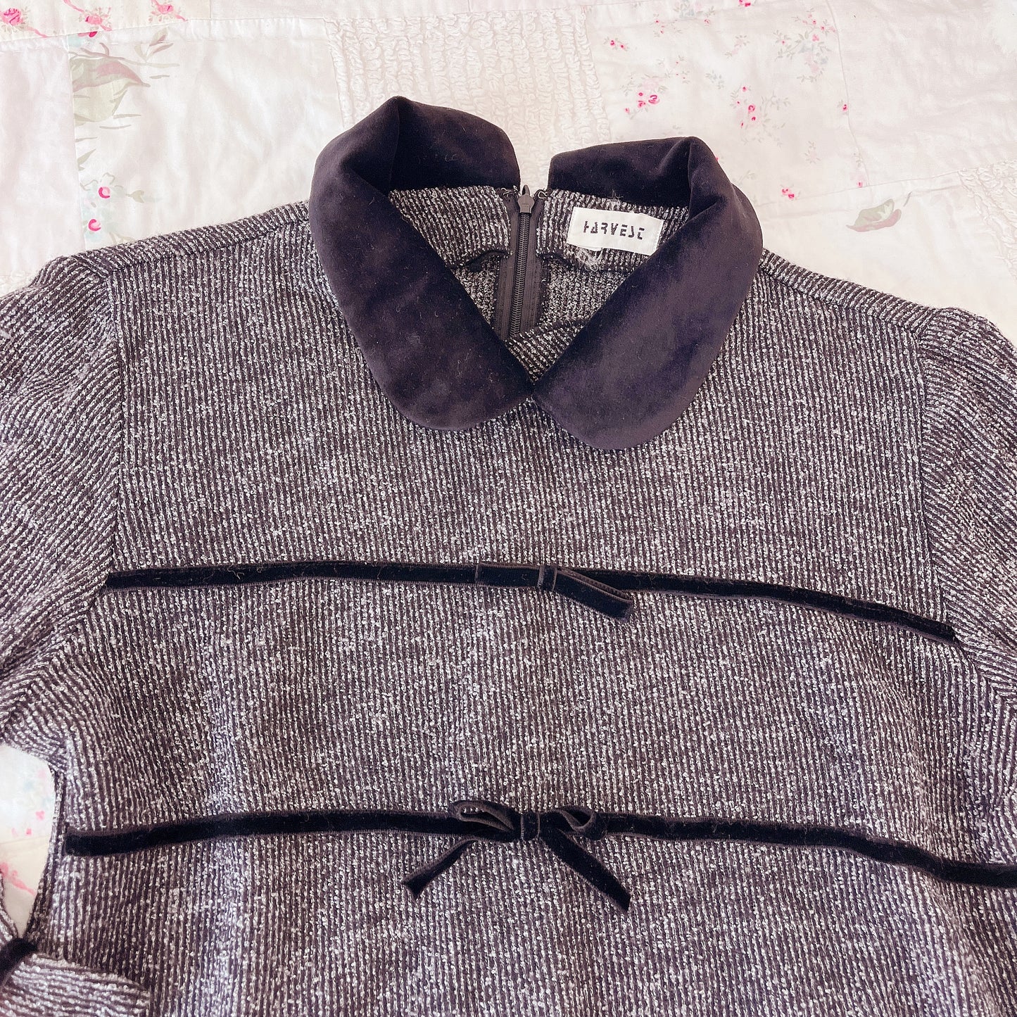 gray ribbon accent collared top