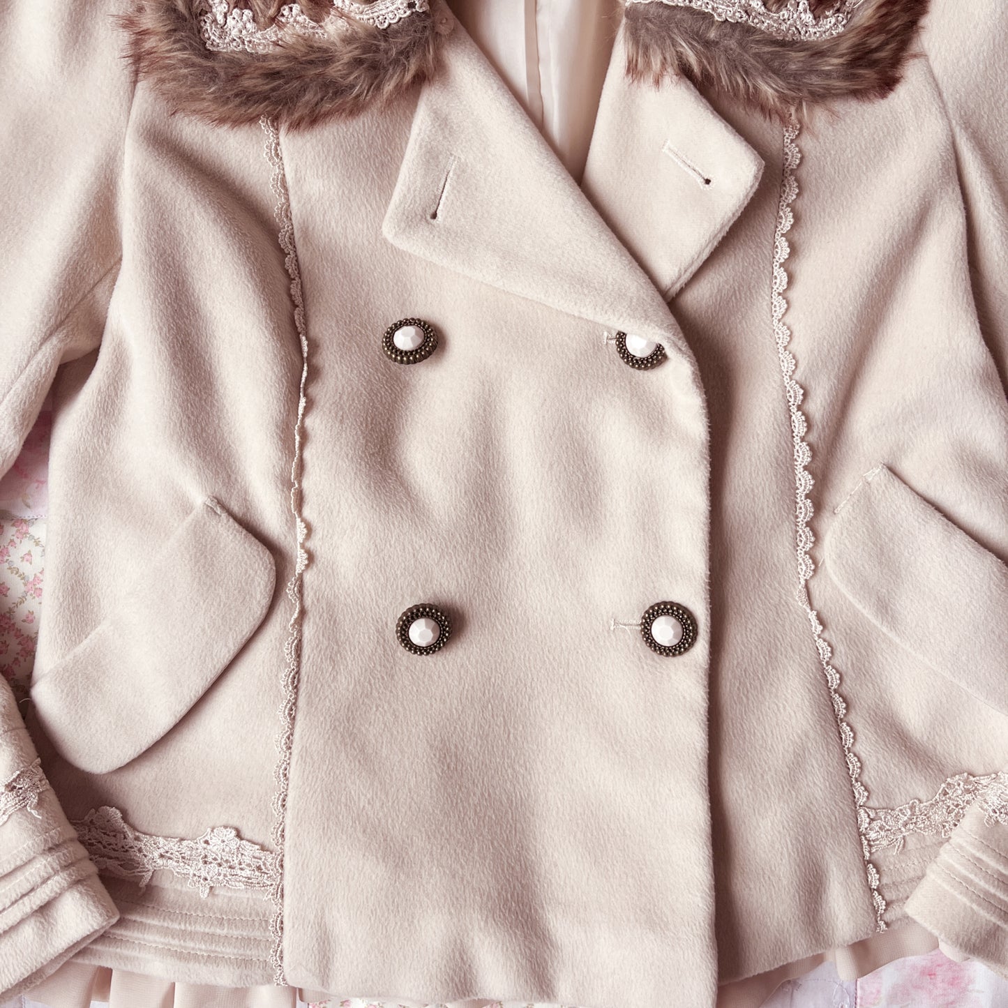 axes femme beige short coat