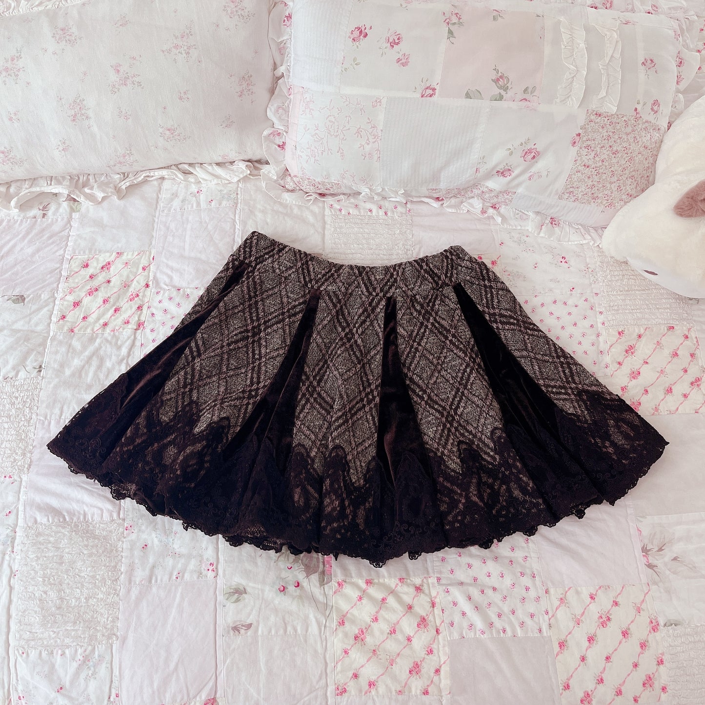 plaid velvet accent pleated skirt