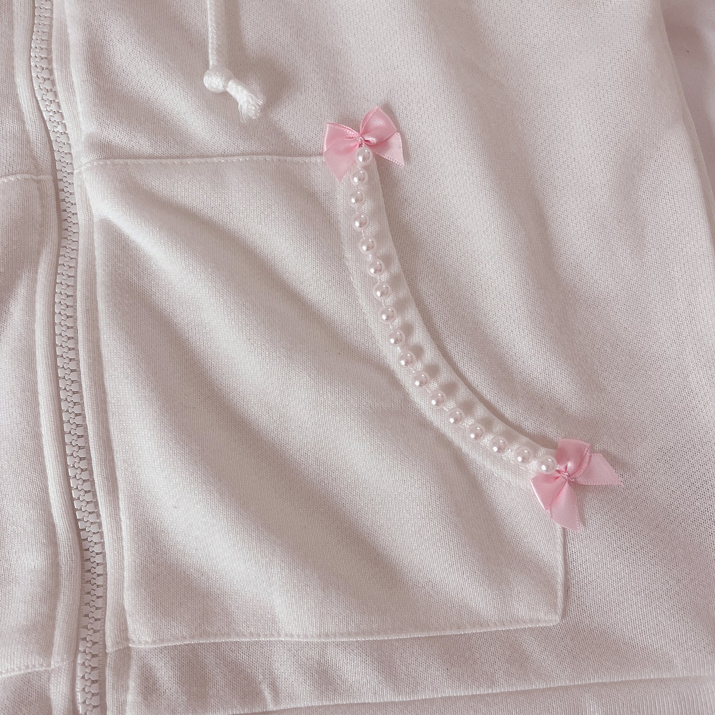 white ribbon accent short sleeve zip up