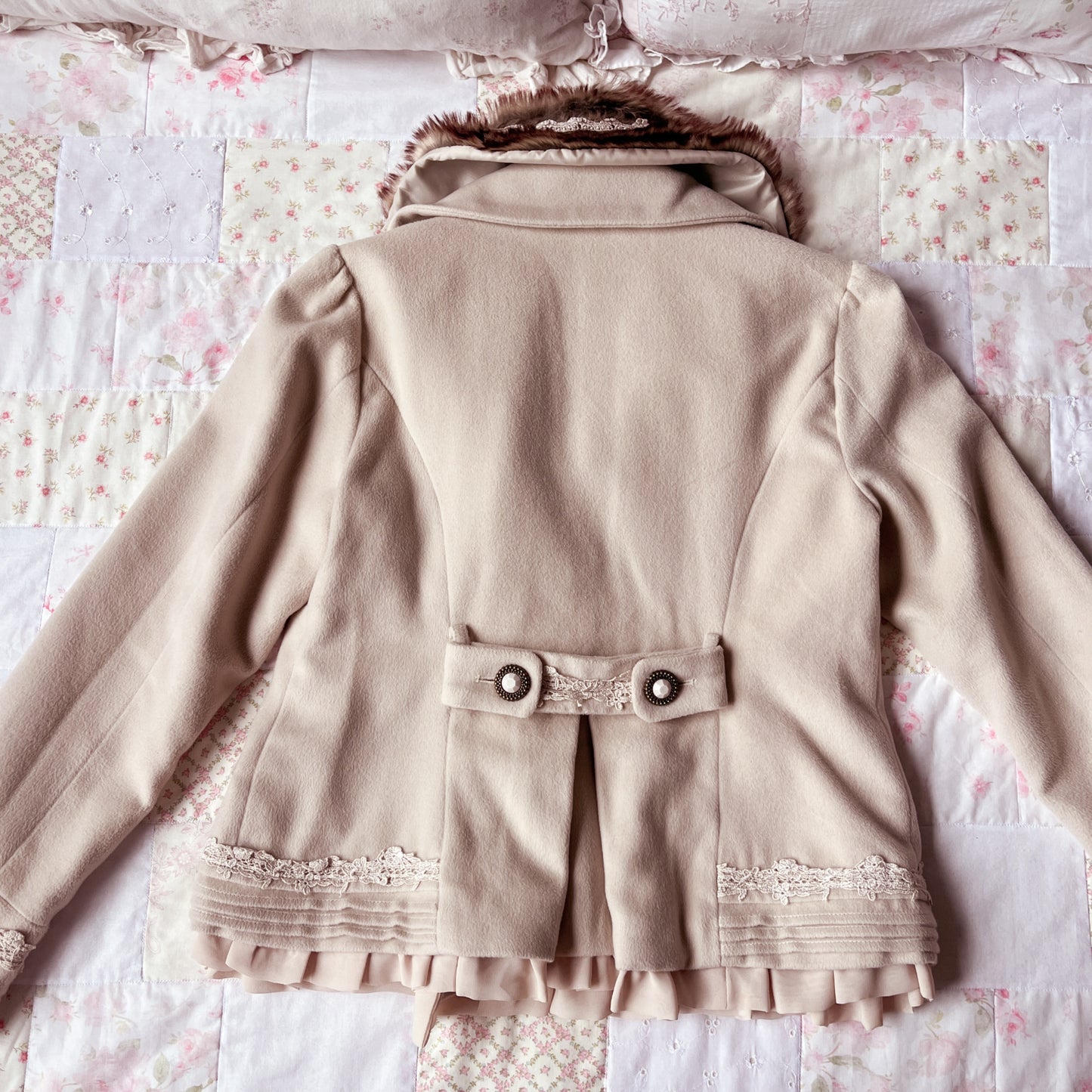 axes femme beige short coat