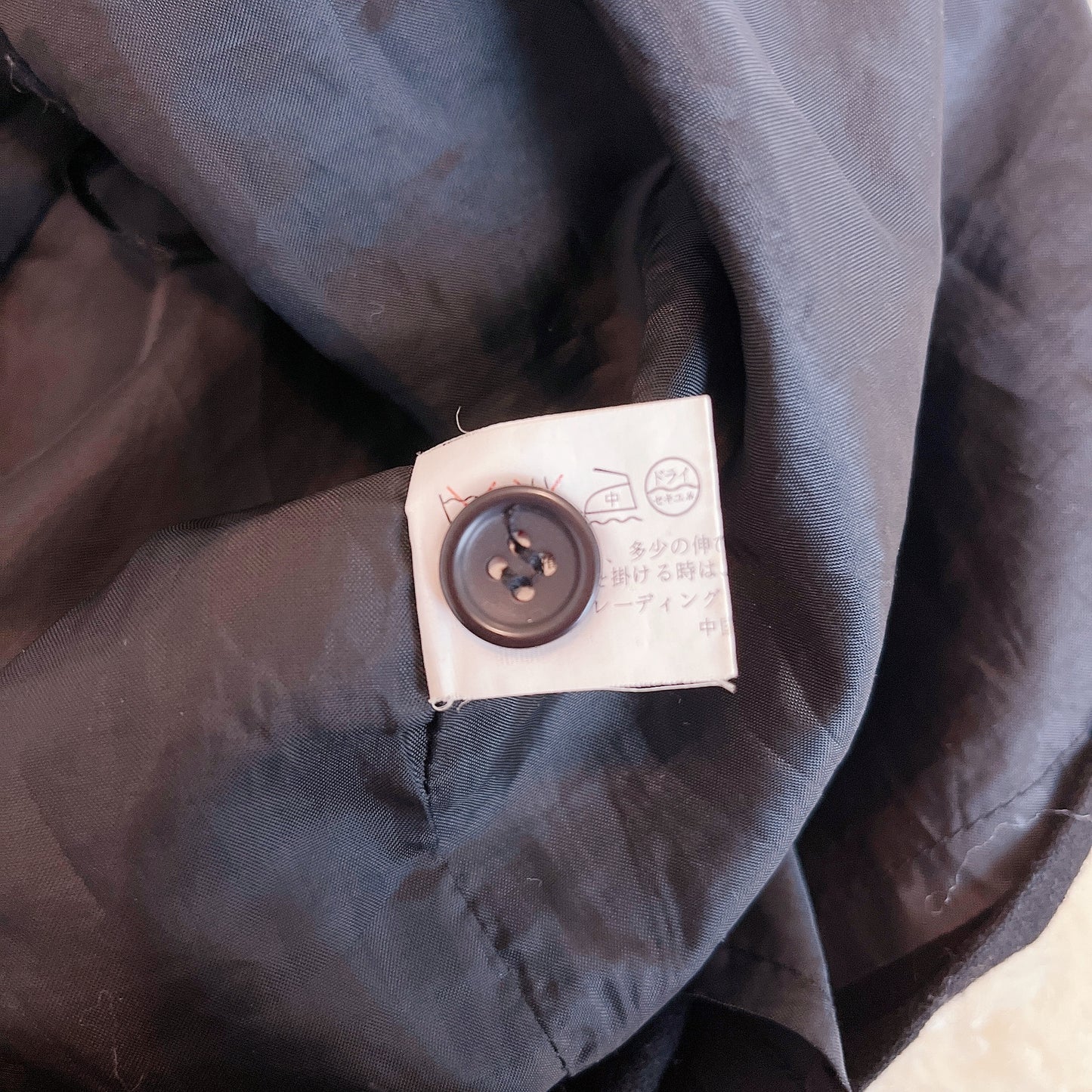 velvet ribbon black pleated skirt
