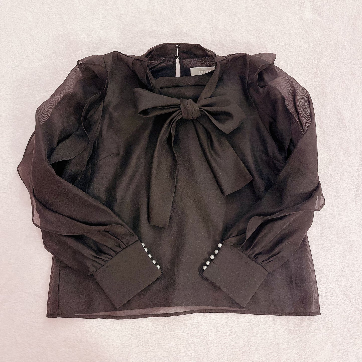 pium ruffle sleeve black blouse