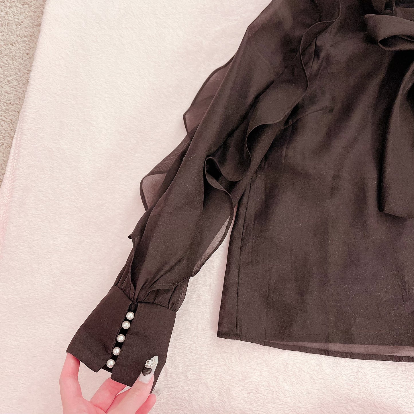 pium ruffle sleeve black blouse
