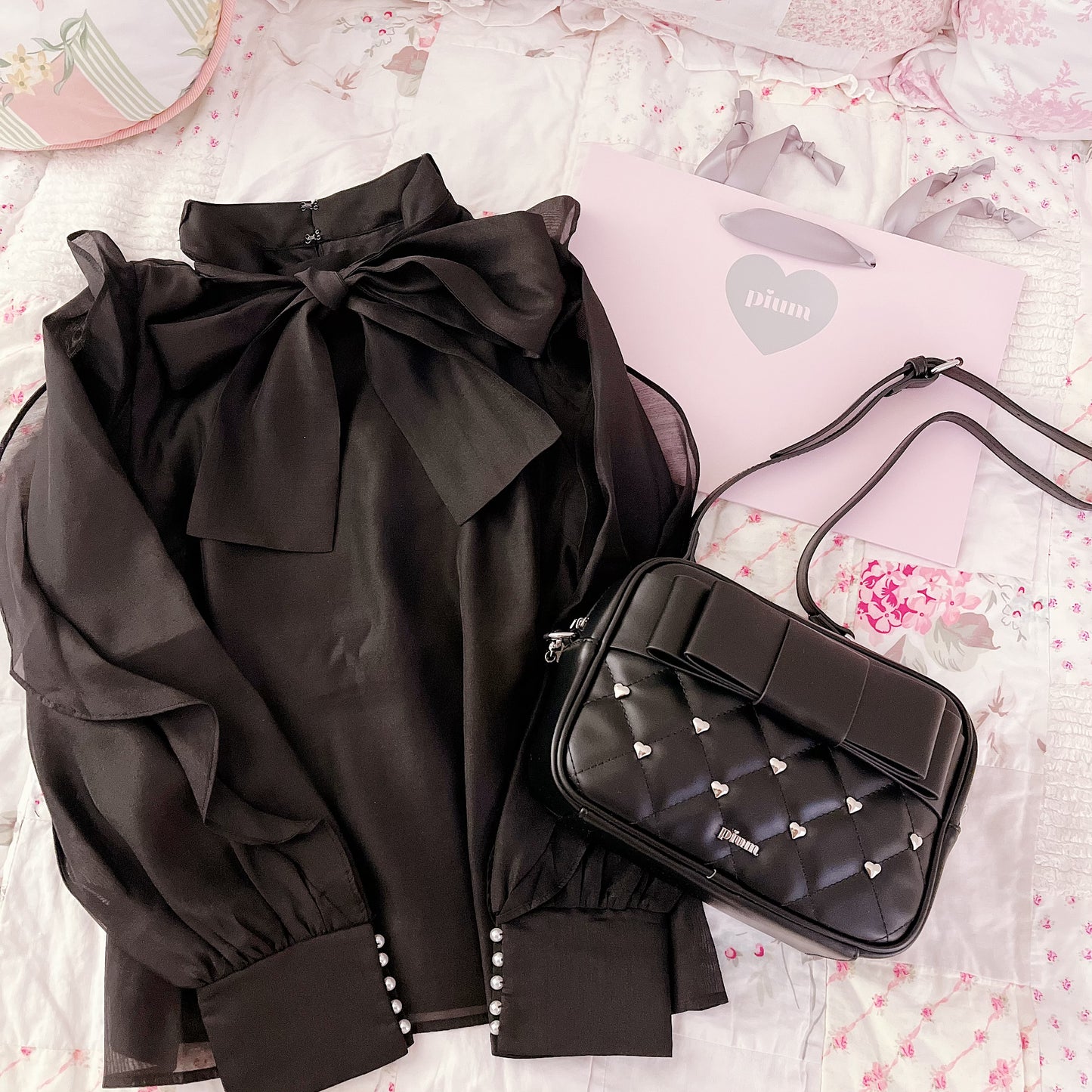 pium ruffle sleeve black blouse