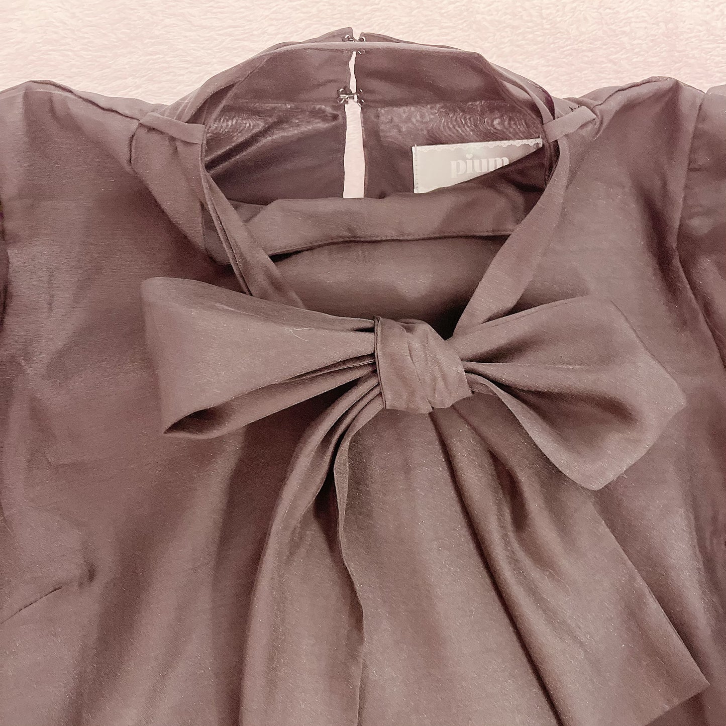 pium ruffle sleeve black blouse
