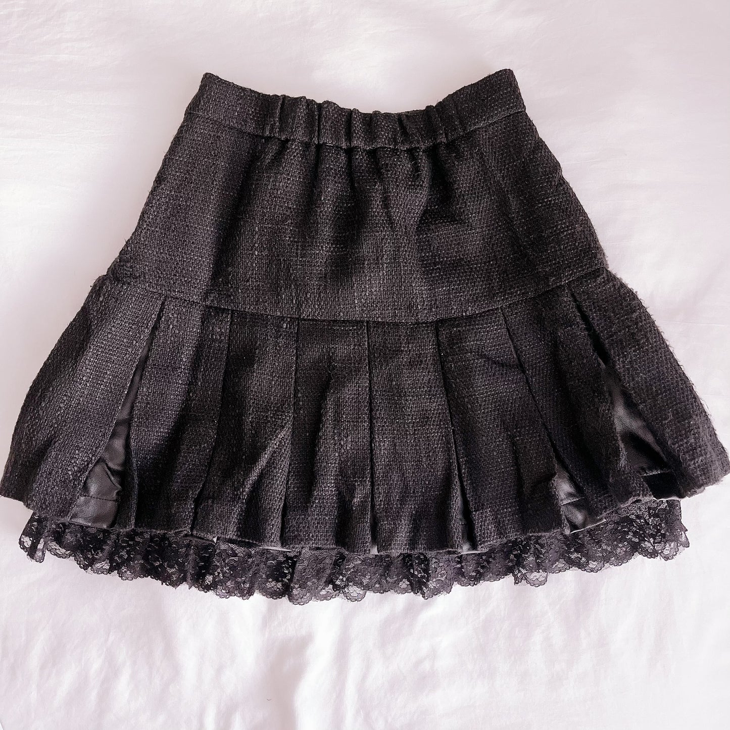 pium leather ribbon pleated skirt