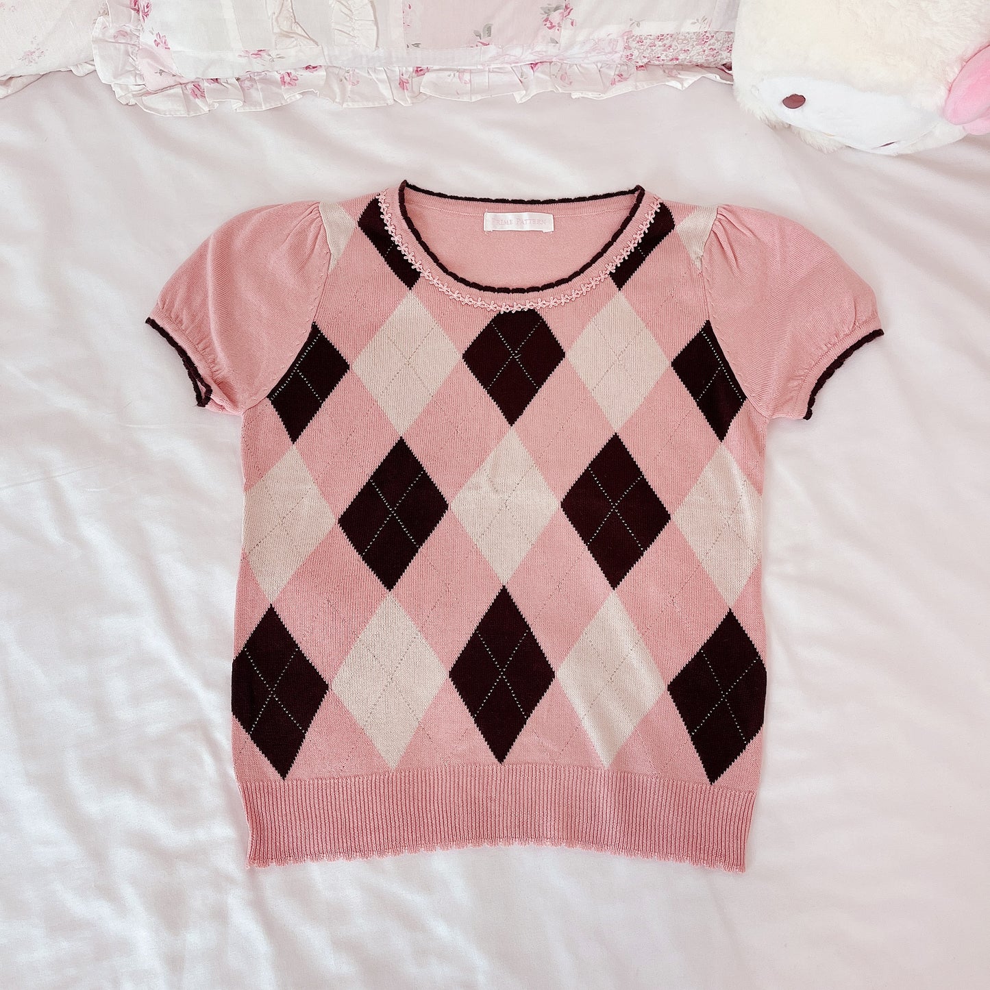 brown and pink argyle knit