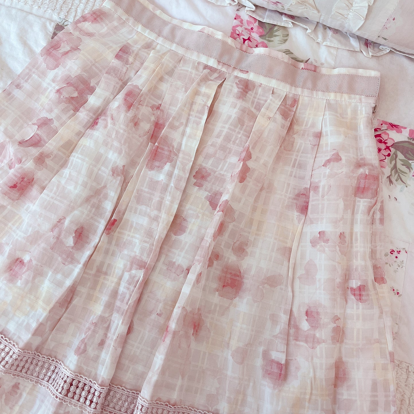 pink floral knee-length skirt