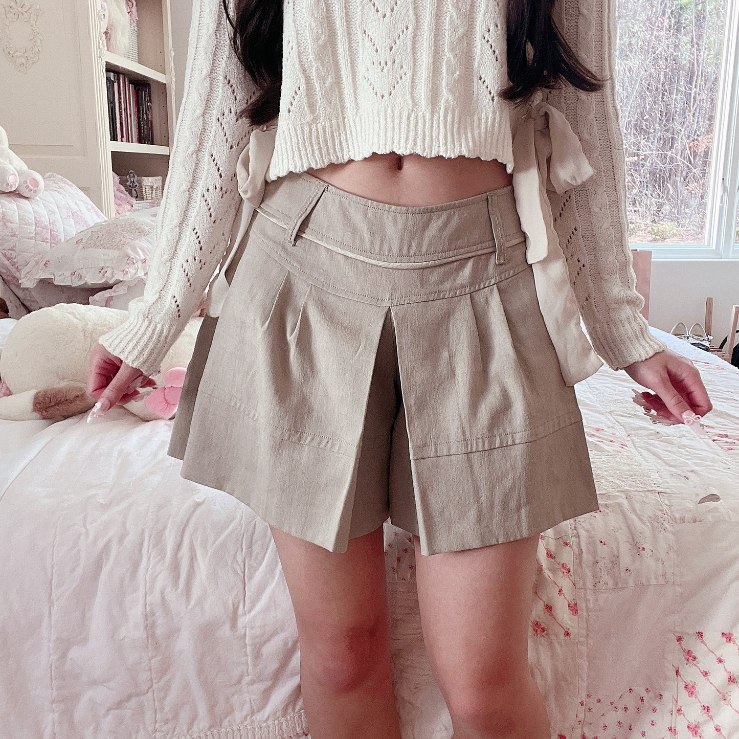 tan pleated shorts