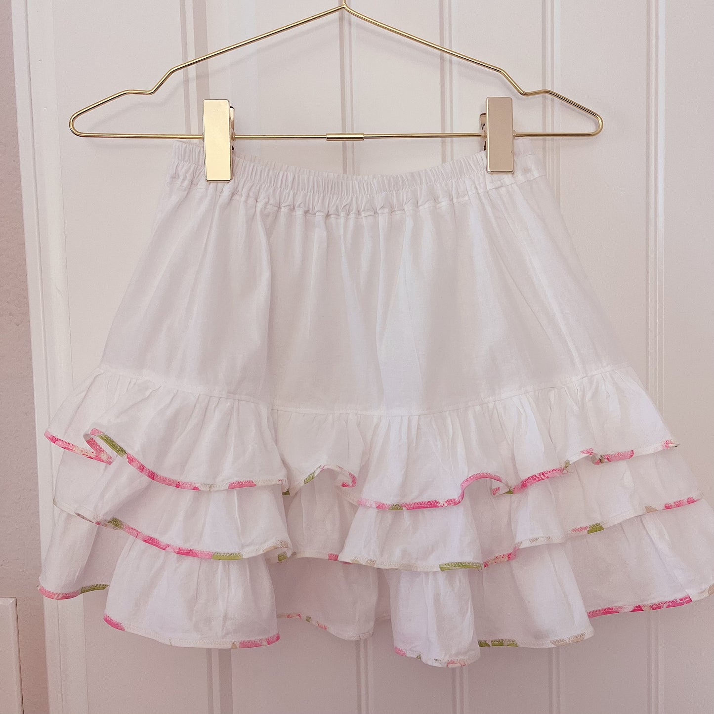 white hibiscus trim skirt