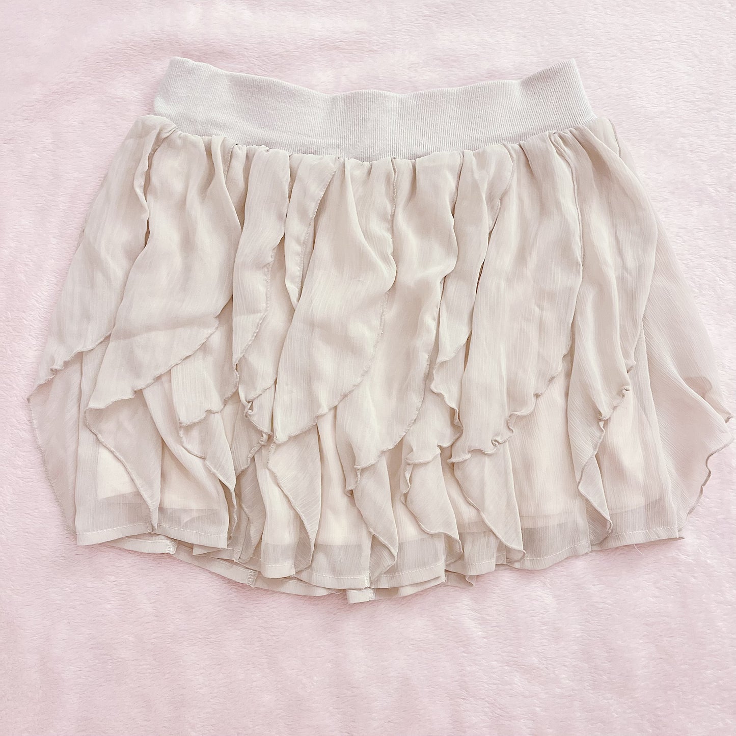 ruffled mini skirt